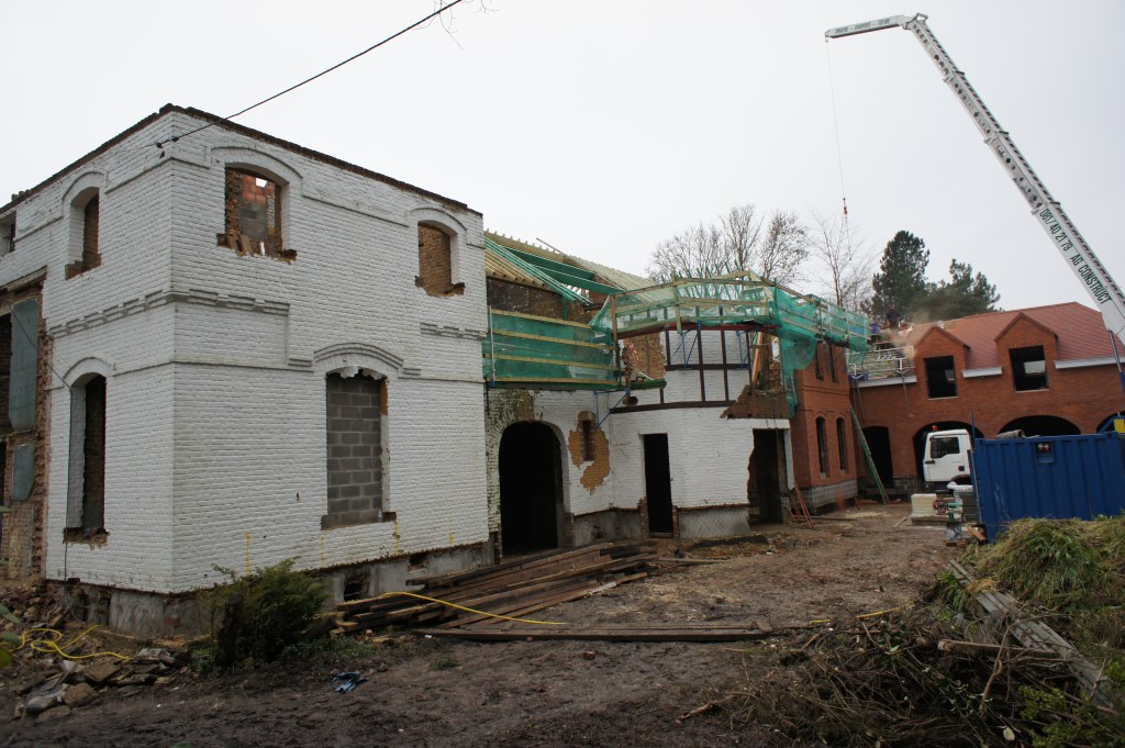 Waterloo : Transformation et extension d’une maison
Réalisation d’un important projet complexe de démolition reconstruction d’une maison en entreprise générale
Réaction et conseil dans des choix au maître d’ouvrage