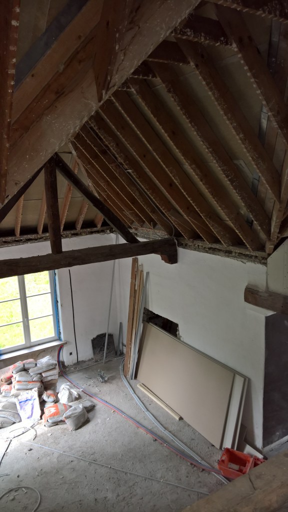 Leefdael (de Liedekerke)
Rénovation complète d’une maison en collaboration avec un bureau d’architecture intérieure
Les travaux se sont réalisés bonne coordination avec les entreprises et respect des délais