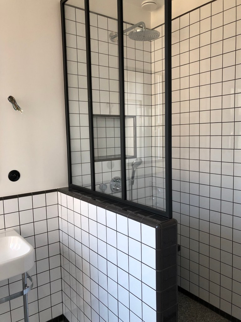 Rénovation d’un appartement en collaboration avec un bureau d’architecture intérieure
Les exigences du maître d’ouvrage ont été respectées dans les délais et les conditions de sécurité