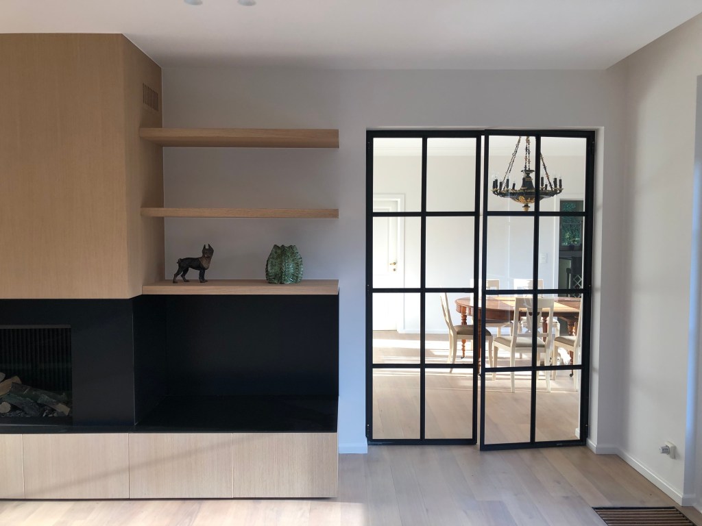 Rhode-St-Genèse : Aménagement d’un salon et bureau
Réalisation d’un chantier en entreprise générale pour la rénovation complète d’un espace salon et bureau avec la coordination des entreprises, l’établissement d’un planning des travaux
Une excellente collaboration avec les architectes était indispensable