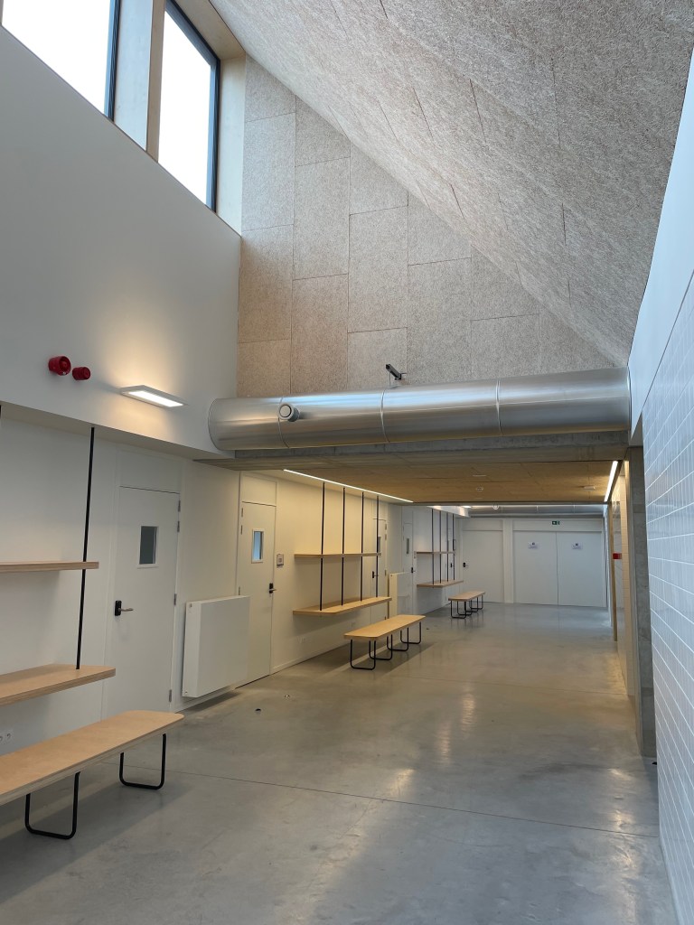 Louvain-La-Neuve : Extension d’une haute école
Assistance au maître d’ouvrage en maîtrise d’ouvrage délégué concernant l’extension de l’Ephec (école pratique des hautes études commerciales).
Cela consiste à aider le maître d’ouvrage dans les bons choix, la compréhension du suivi du chantier, la représentation aux réunions de chantier, le contrôle de l’administration du chantier et la défense de ses intérêts.